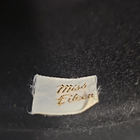 Classic Black Felt Wide-Brim Hat with Chin Strap - Picture 3 of 8